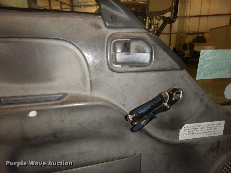 image for item DI6721 1999 Isuzu NPR  flatbed truck