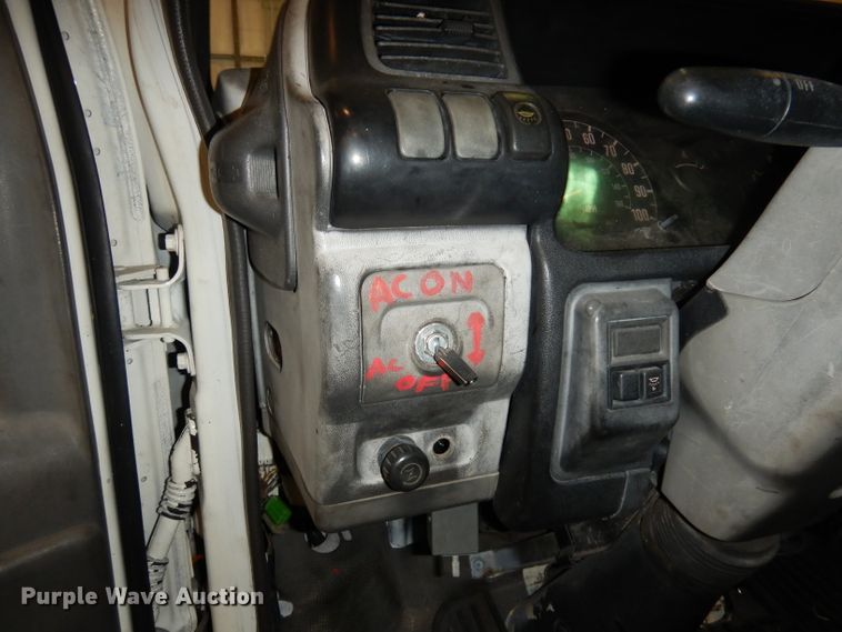 image for item DI6721 1999 Isuzu NPR  flatbed truck