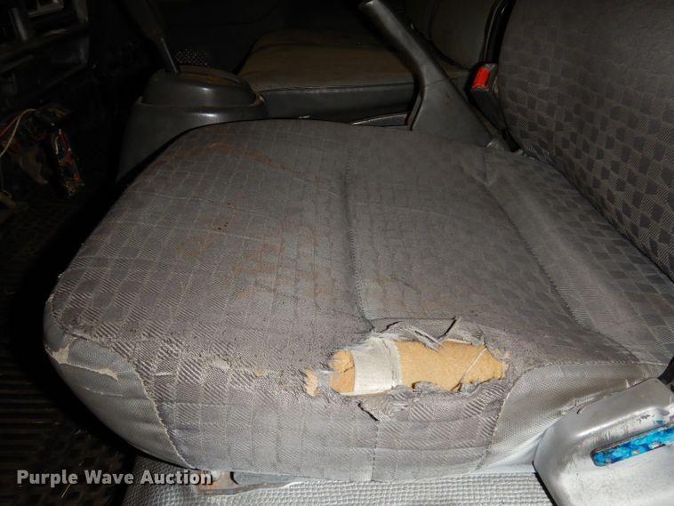 image for item DI6721 1999 Isuzu NPR  flatbed truck