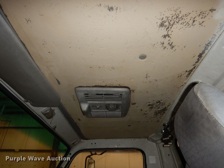 image for item DI6721 1999 Isuzu NPR  flatbed truck