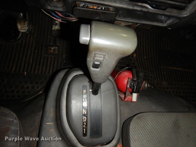 image for item DI6721 1999 Isuzu NPR  flatbed truck