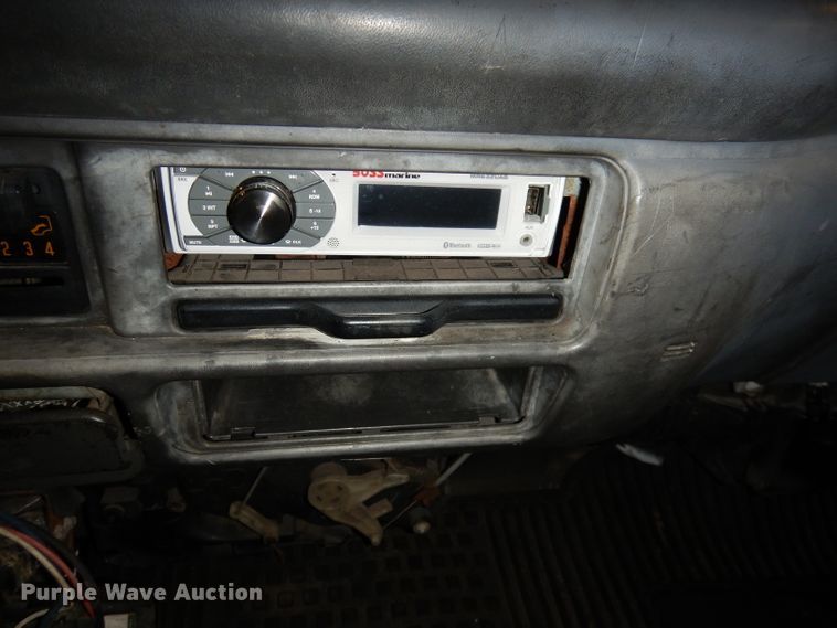 image for item DI6721 1999 Isuzu NPR  flatbed truck