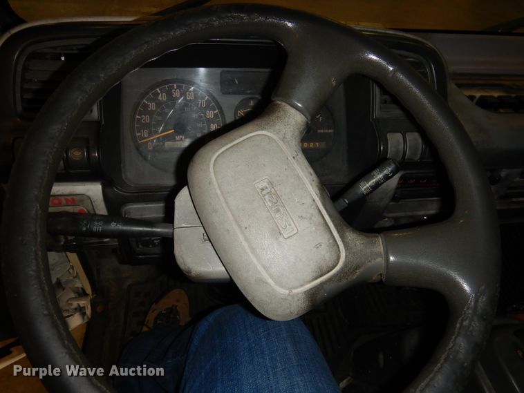 image for item DI6721 1999 Isuzu NPR  flatbed truck