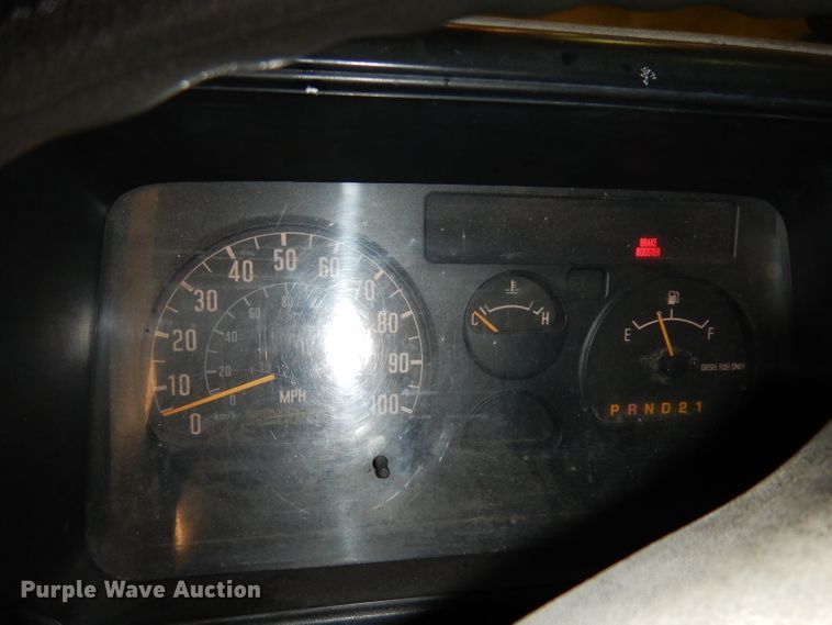 image for item DI6721 1999 Isuzu NPR  flatbed truck