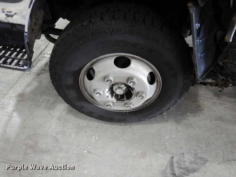 image for item DI6721 1999 Isuzu NPR  flatbed truck