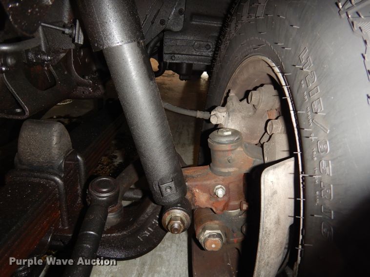 image for item DI6721 1999 Isuzu NPR  flatbed truck