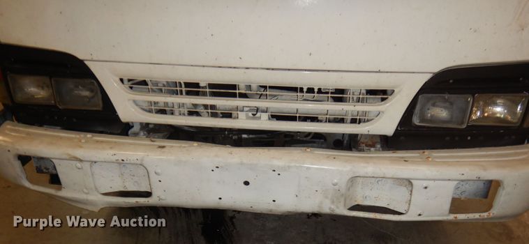 image for item DI6721 1999 Isuzu NPR  flatbed truck