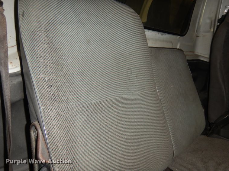 image for item DI6721 1999 Isuzu NPR  flatbed truck