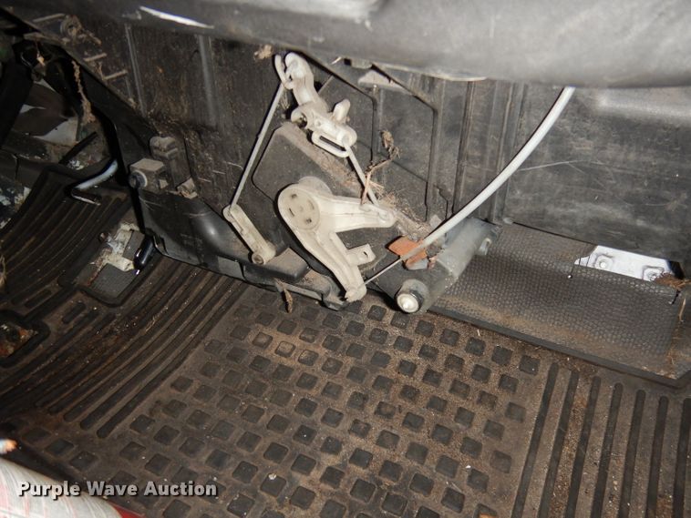 image for item DI6721 1999 Isuzu NPR  flatbed truck