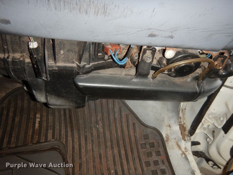 image for item DI6721 1999 Isuzu NPR  flatbed truck