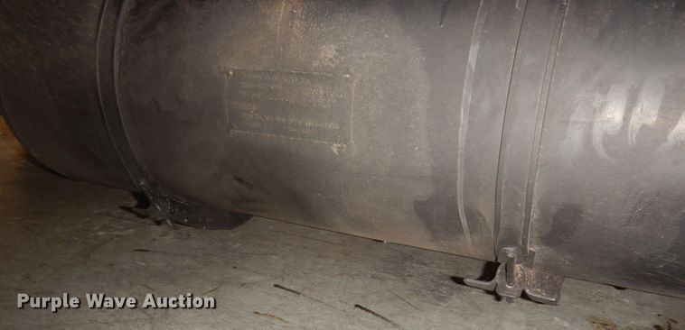 image for item DI6721 1999 Isuzu NPR  flatbed truck