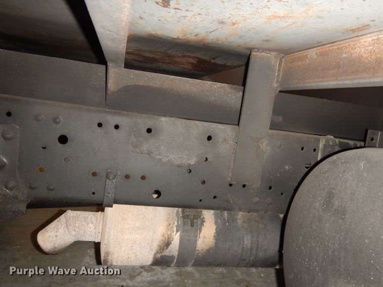 image for item DI6721 1999 Isuzu NPR  flatbed truck