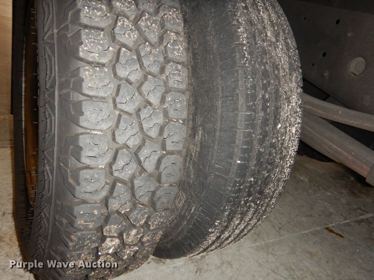 image for item DI6721 1999 Isuzu NPR  flatbed truck