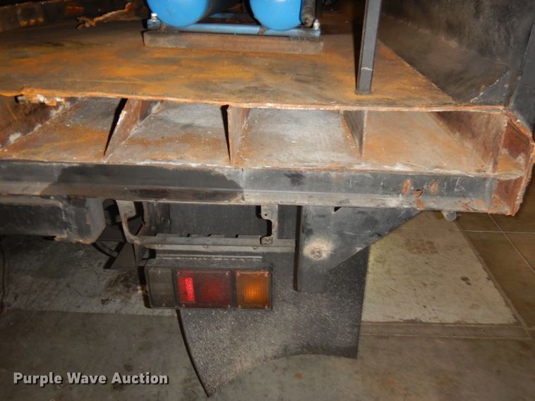 image for item DI6721 1999 Isuzu NPR  flatbed truck