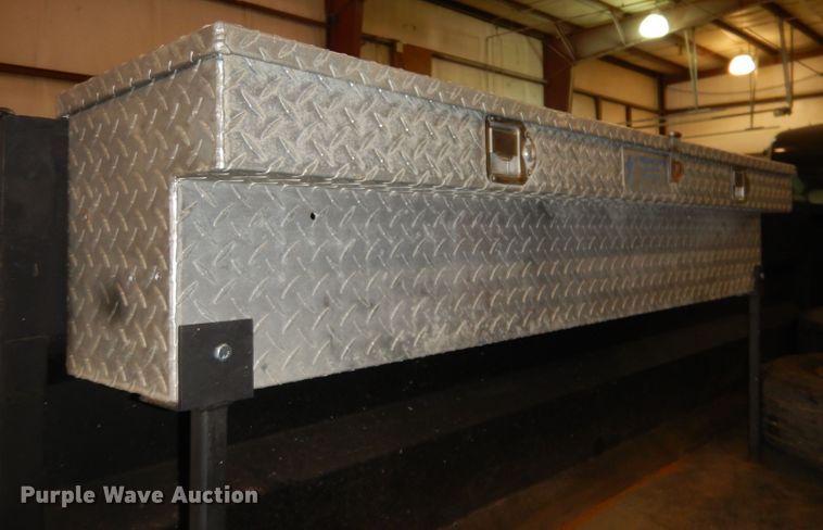 image for item DI6721 1999 Isuzu NPR  flatbed truck