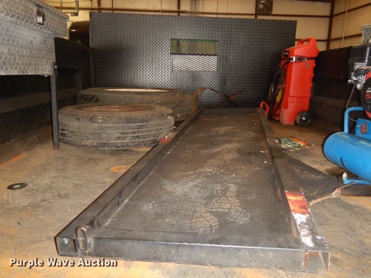 image for item DI6721 1999 Isuzu NPR  flatbed truck