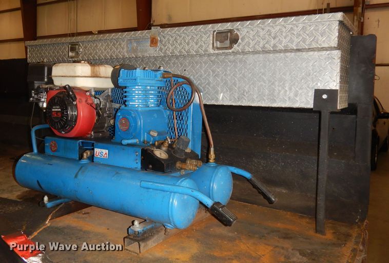 image for item DI6721 1999 Isuzu NPR  flatbed truck