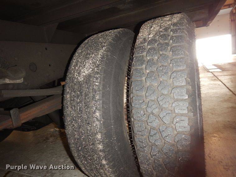 image for item DI6721 1999 Isuzu NPR  flatbed truck