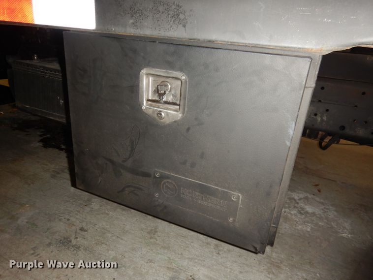 image for item DI6721 1999 Isuzu NPR  flatbed truck