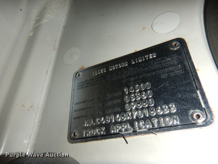 image for item DI6721 1999 Isuzu NPR  flatbed truck