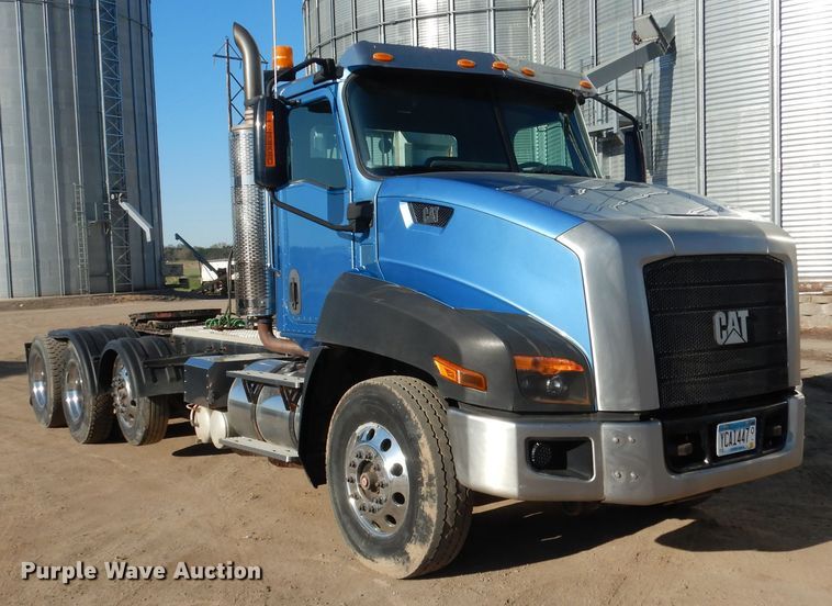 image for item AF9891 2013 Caterpillar CT660  semi truck