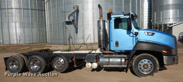 image for item AF9891 2013 Caterpillar CT660  semi truck
