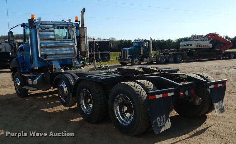 image for item AF9891 2013 Caterpillar CT660  semi truck