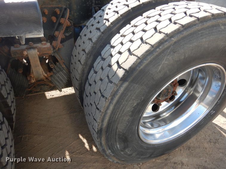 image for item AF9891 2013 Caterpillar CT660  semi truck