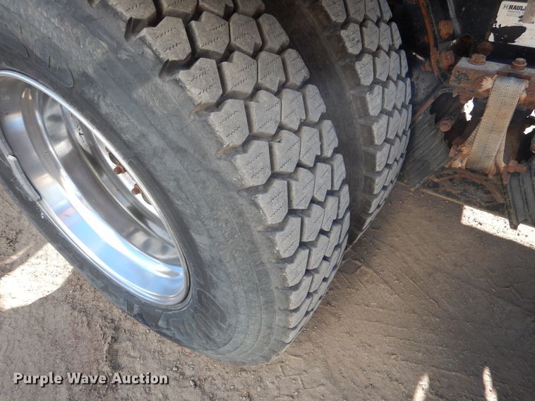 image for item AF9891 2013 Caterpillar CT660  semi truck