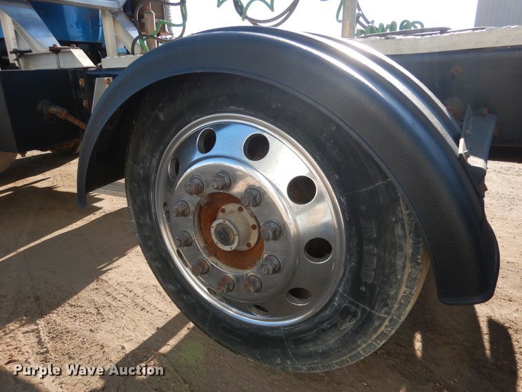 image for item AF9891 2013 Caterpillar CT660  semi truck