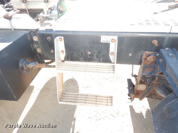 image for item AF9891 2013 Caterpillar CT660  semi truck