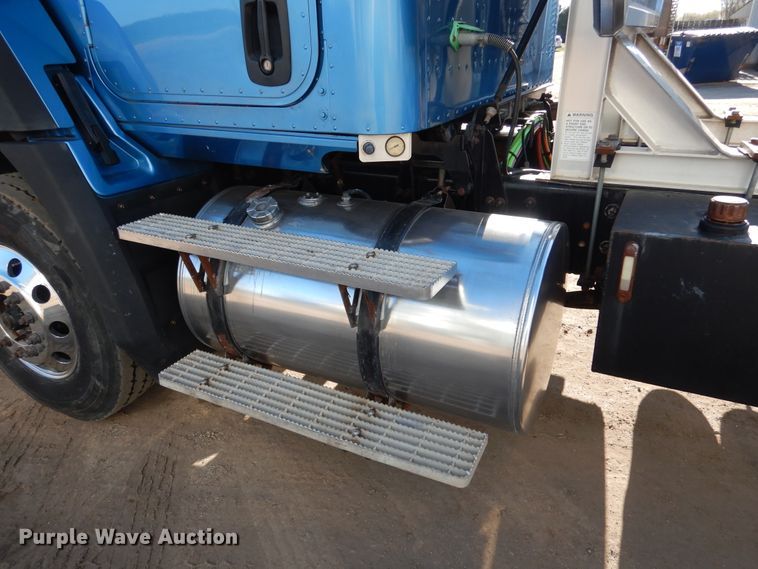 image for item AF9891 2013 Caterpillar CT660  semi truck