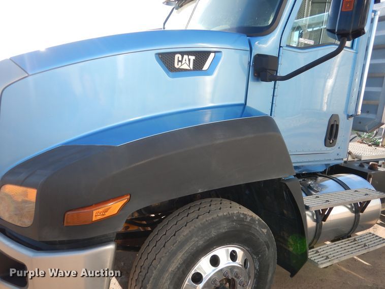 image for item AF9891 2013 Caterpillar CT660  semi truck