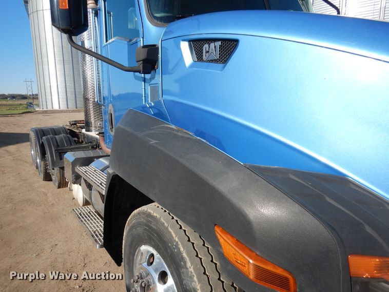 image for item AF9891 2013 Caterpillar CT660  semi truck