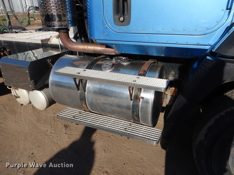 image for item AF9891 2013 Caterpillar CT660  semi truck