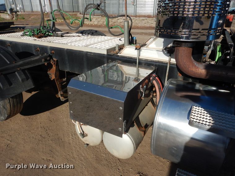 image for item AF9891 2013 Caterpillar CT660  semi truck