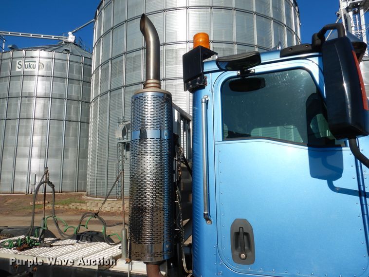 image for item AF9891 2013 Caterpillar CT660  semi truck