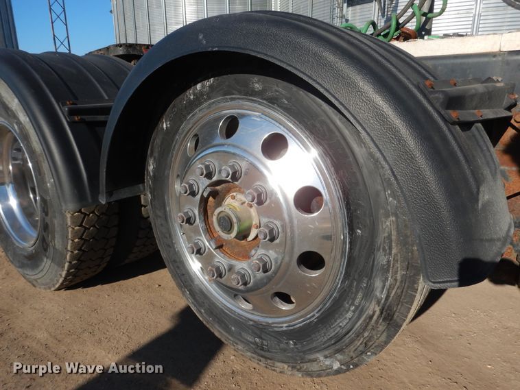 image for item AF9891 2013 Caterpillar CT660  semi truck