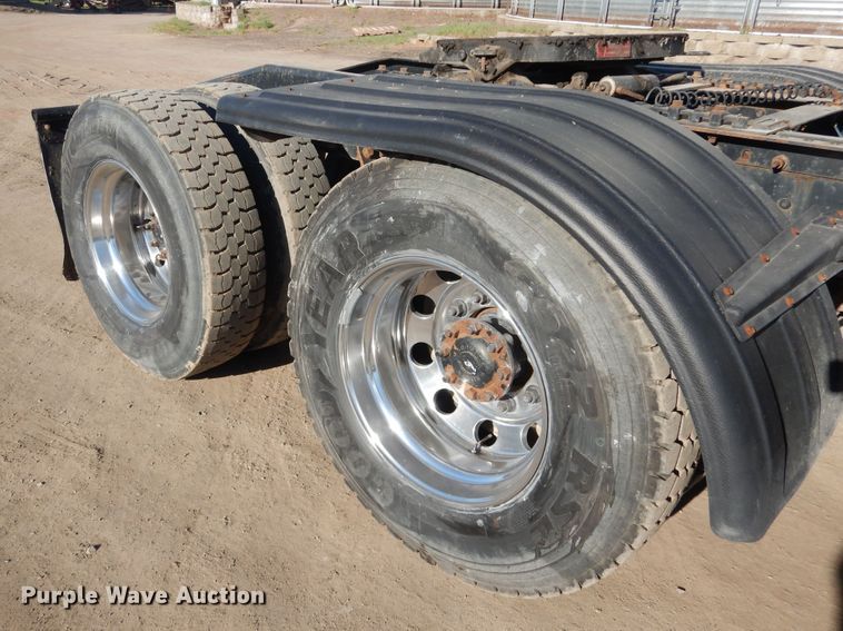 image for item AF9891 2013 Caterpillar CT660  semi truck