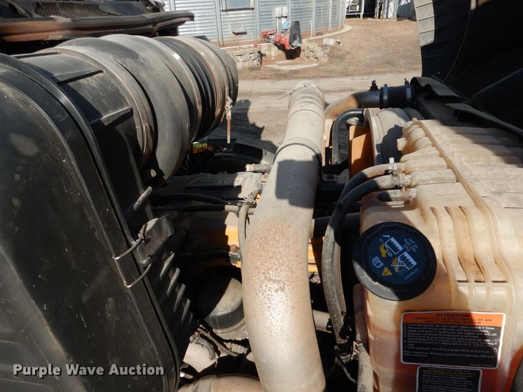 image for item AF9891 2013 Caterpillar CT660  semi truck