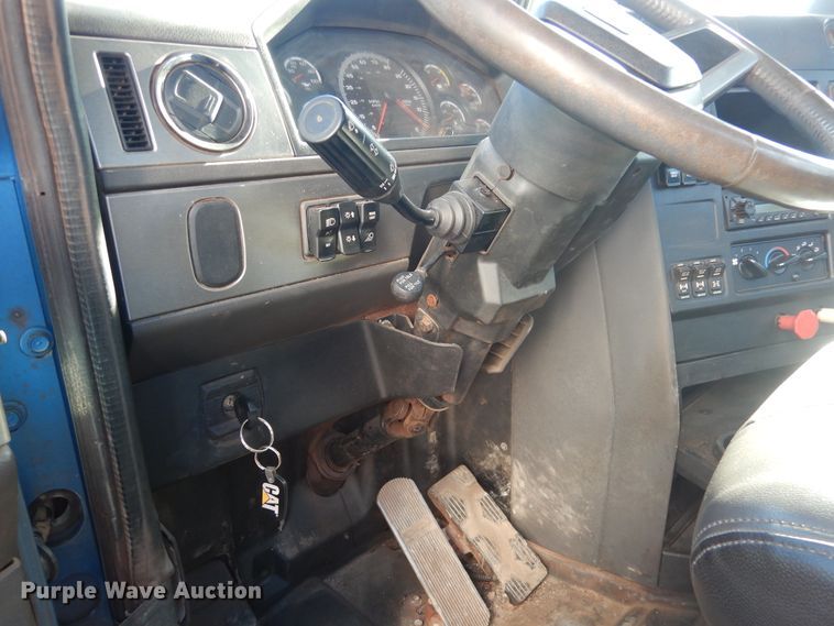 image for item AF9891 2013 Caterpillar CT660  semi truck