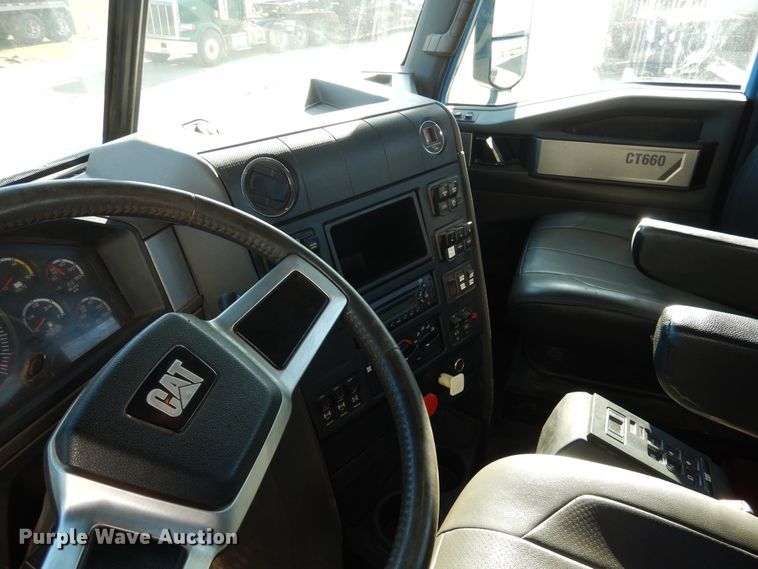 image for item AF9891 2013 Caterpillar CT660  semi truck