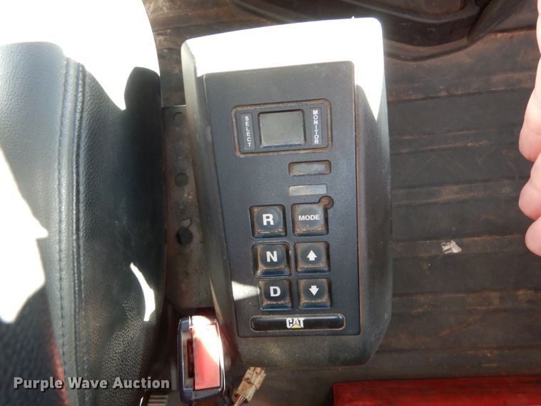 image for item AF9891 2013 Caterpillar CT660  semi truck