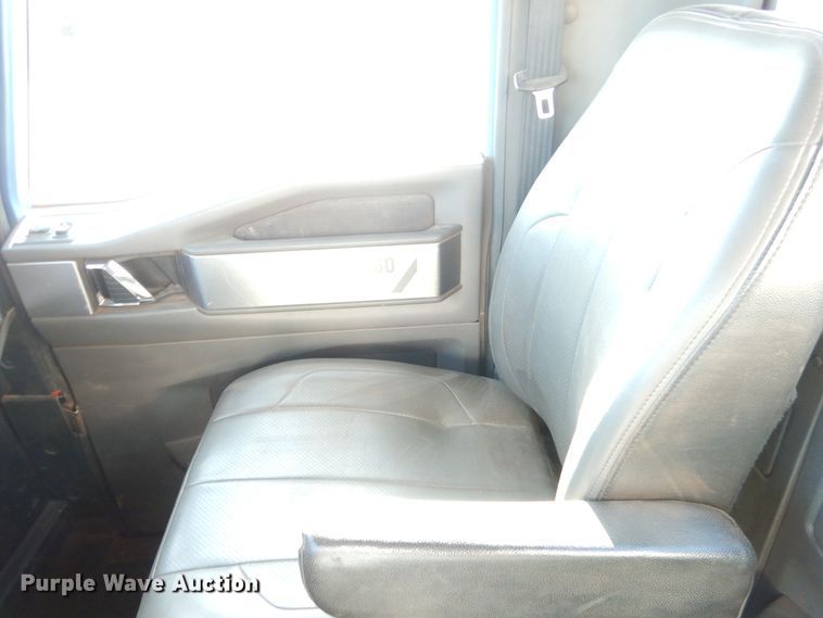 image for item AF9891 2013 Caterpillar CT660  semi truck