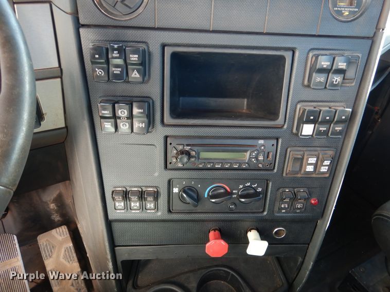 image for item AF9891 2013 Caterpillar CT660  semi truck