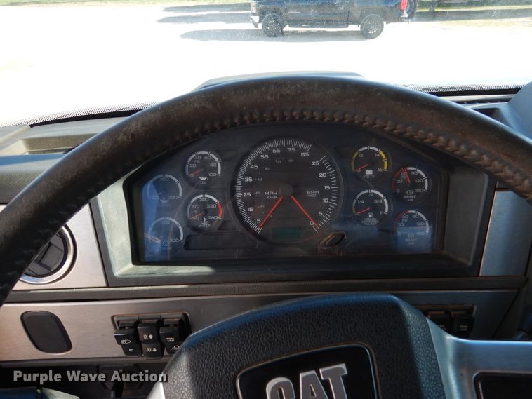 image for item AF9891 2013 Caterpillar CT660  semi truck