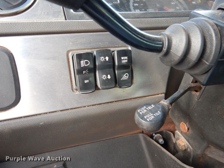 image for item AF9891 2013 Caterpillar CT660  semi truck