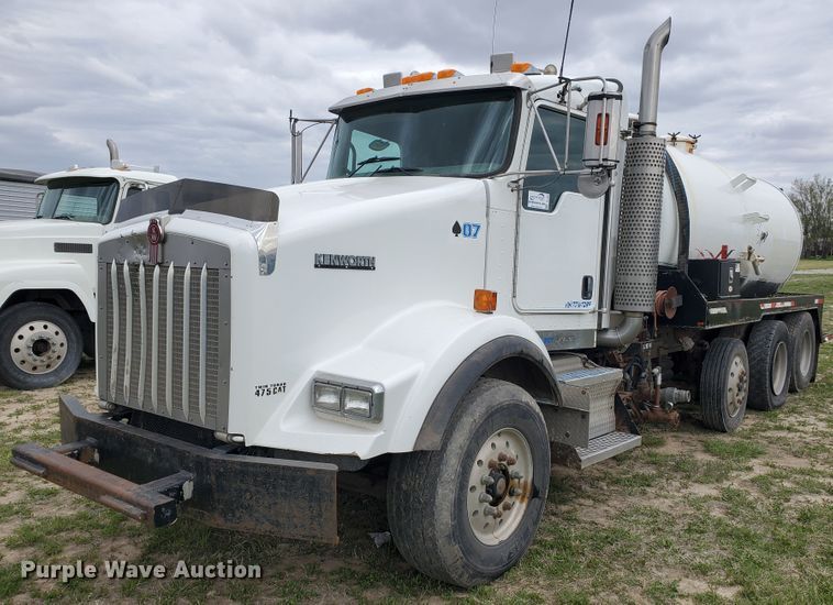 image for item DI4790 2007 Kenworth T800  vacuum truck