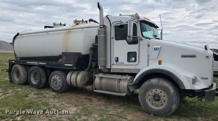 image for item DI4790 2007 Kenworth T800  vacuum truck