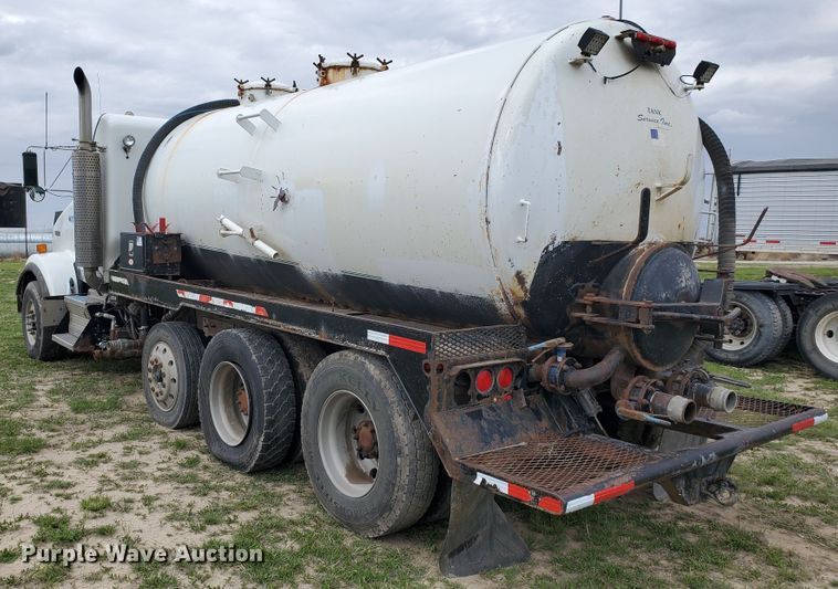 image for item DI4790 2007 Kenworth T800  vacuum truck